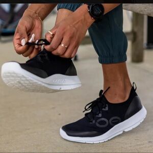 WOMEN'S OOFOS OOMG SPORT LS LOW SNEAKERS. MSRP $150